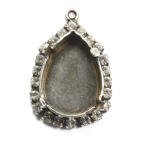 18x13mm Pear shape stone setting with Rhinestones and top loop