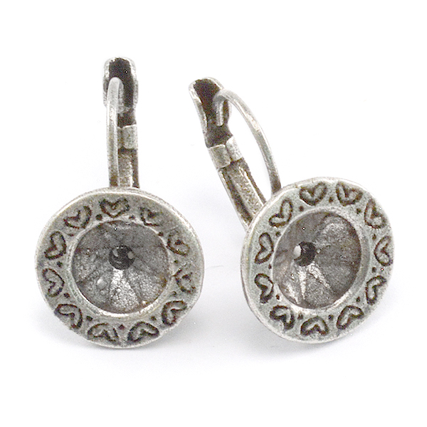 39ss Round Earring settings decorated with Hearts