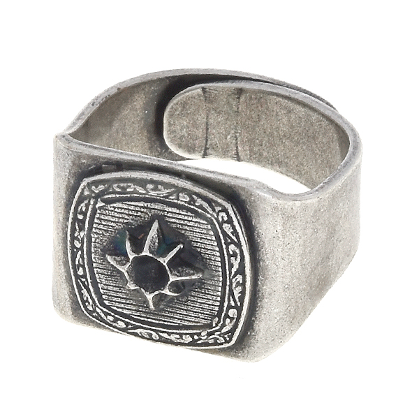 24pp Square with star on adjustable signet ring base