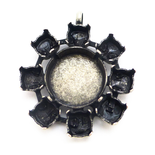 Round pendant base 29ss with Rivoli 14mm in the center 
