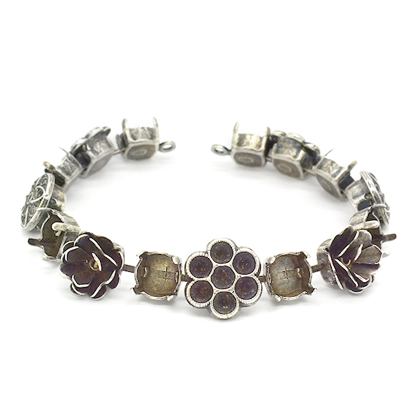 39s,32pp,14pp,8pp Bracelet base with flower elements-15 settings Two side loops