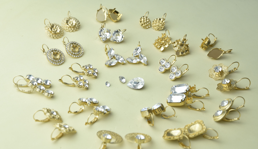 Bright Gold earring collection