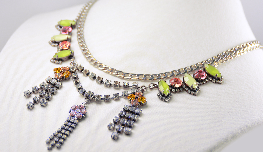 Rhinestone spring color necklace 