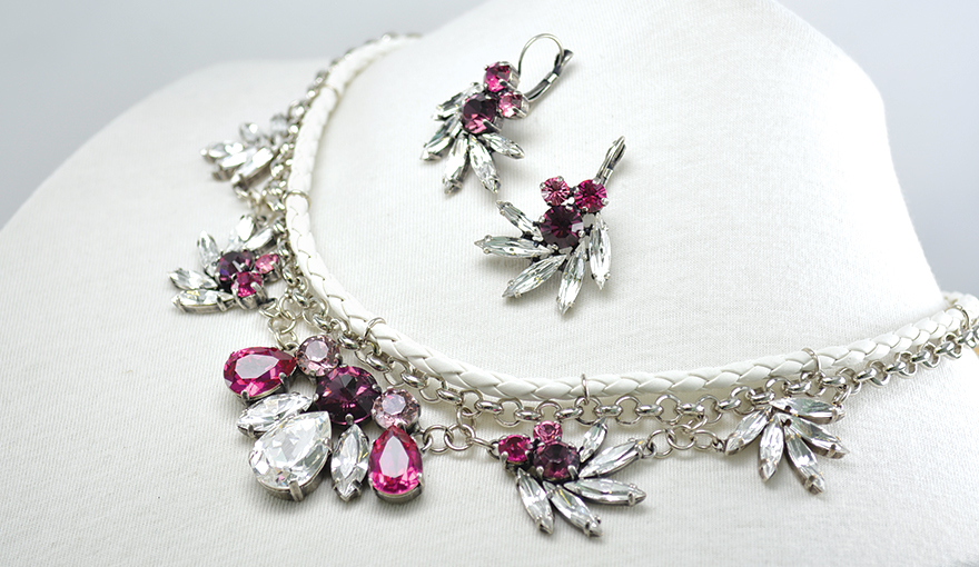 Crystal floral leather necklace