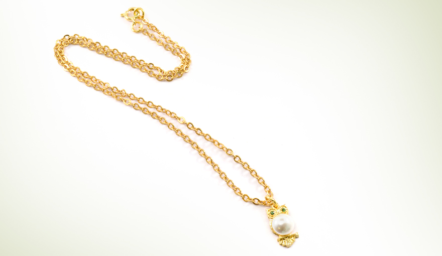 Simple golden necklace