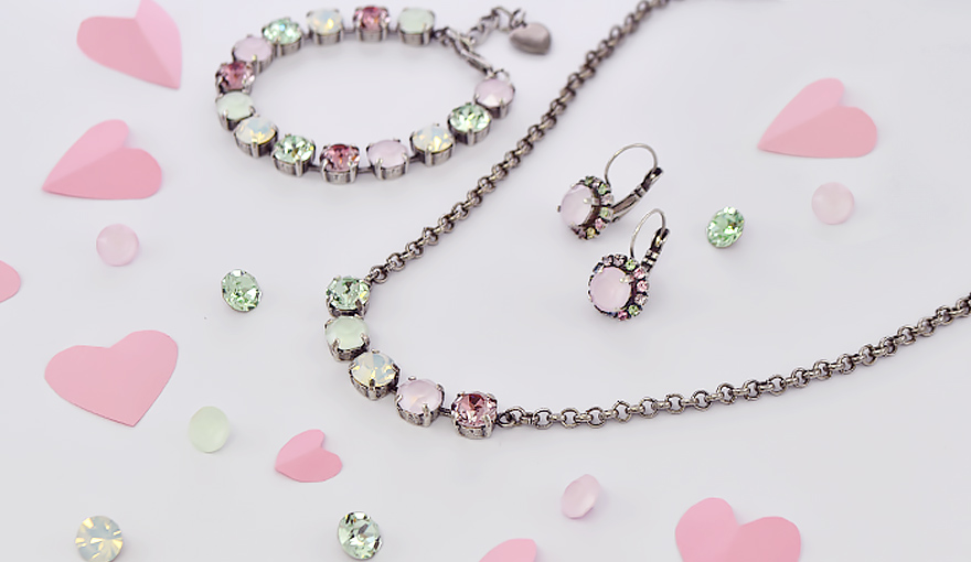 Pastel bright crystals in a 39ss jewelry set