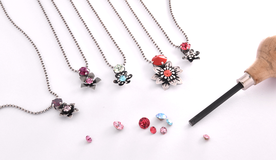 Flowers & crystals delicate necklaces