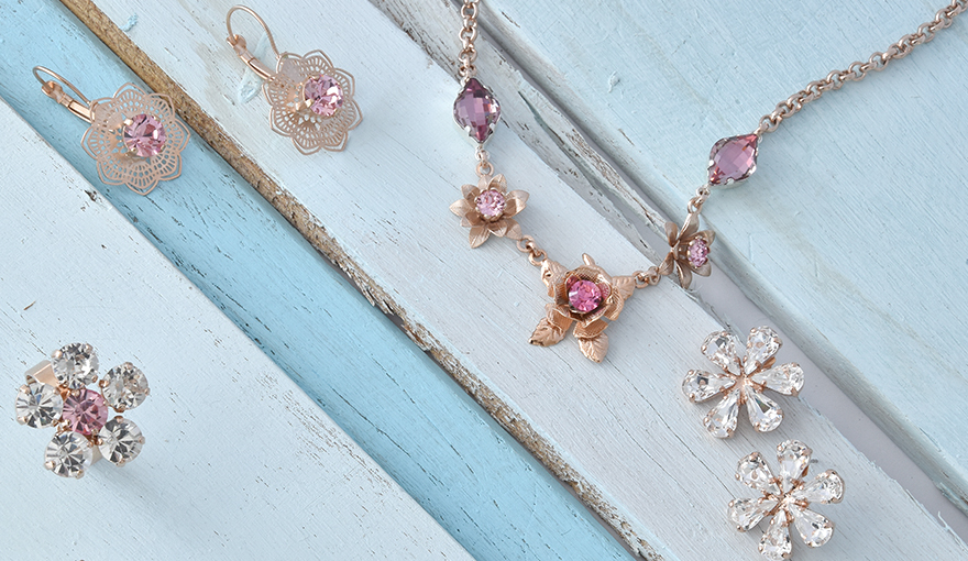 Creating a classic flower shape jewelry collection