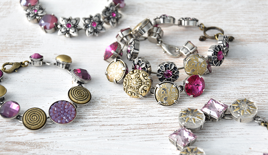 Bracelet with golden buttons and Purple SW crystals